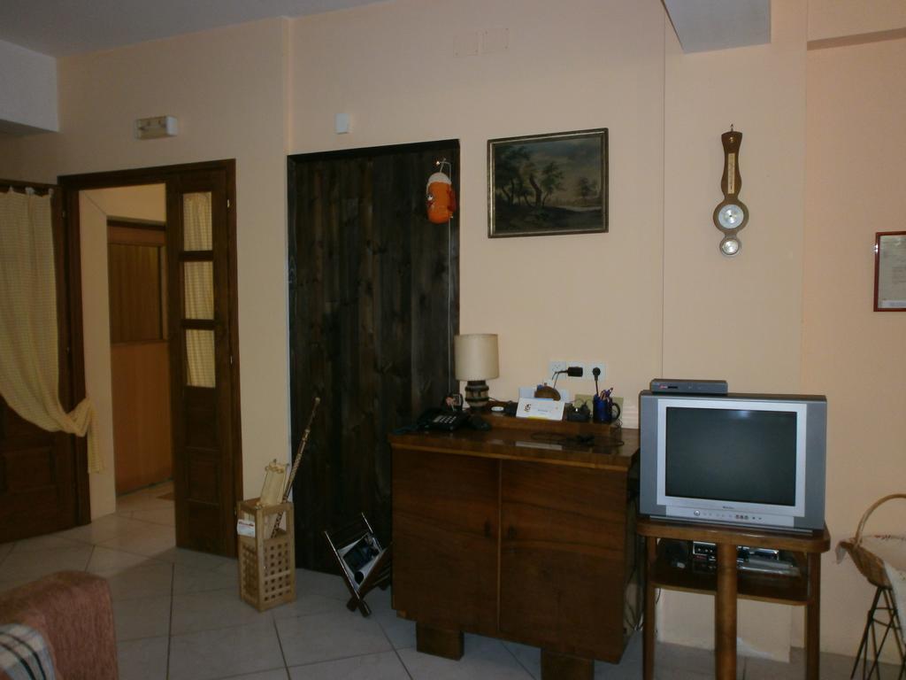 Hostel Flores Kostanjevac Exterior photo