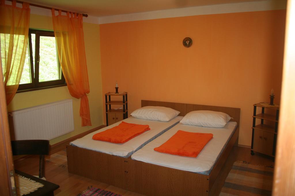 Hostel Flores Kostanjevac Room photo